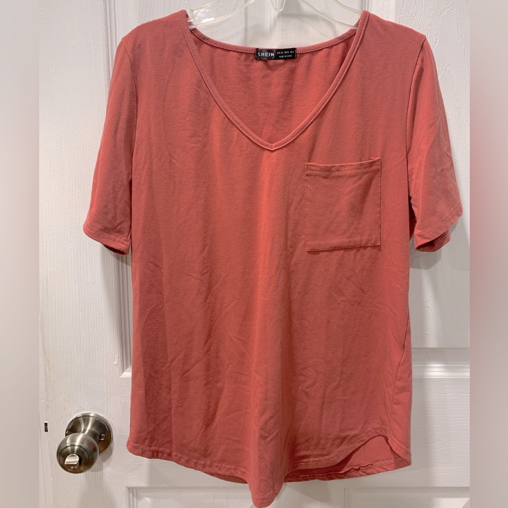 Women Solid Pocket Front Curved Hem Tee